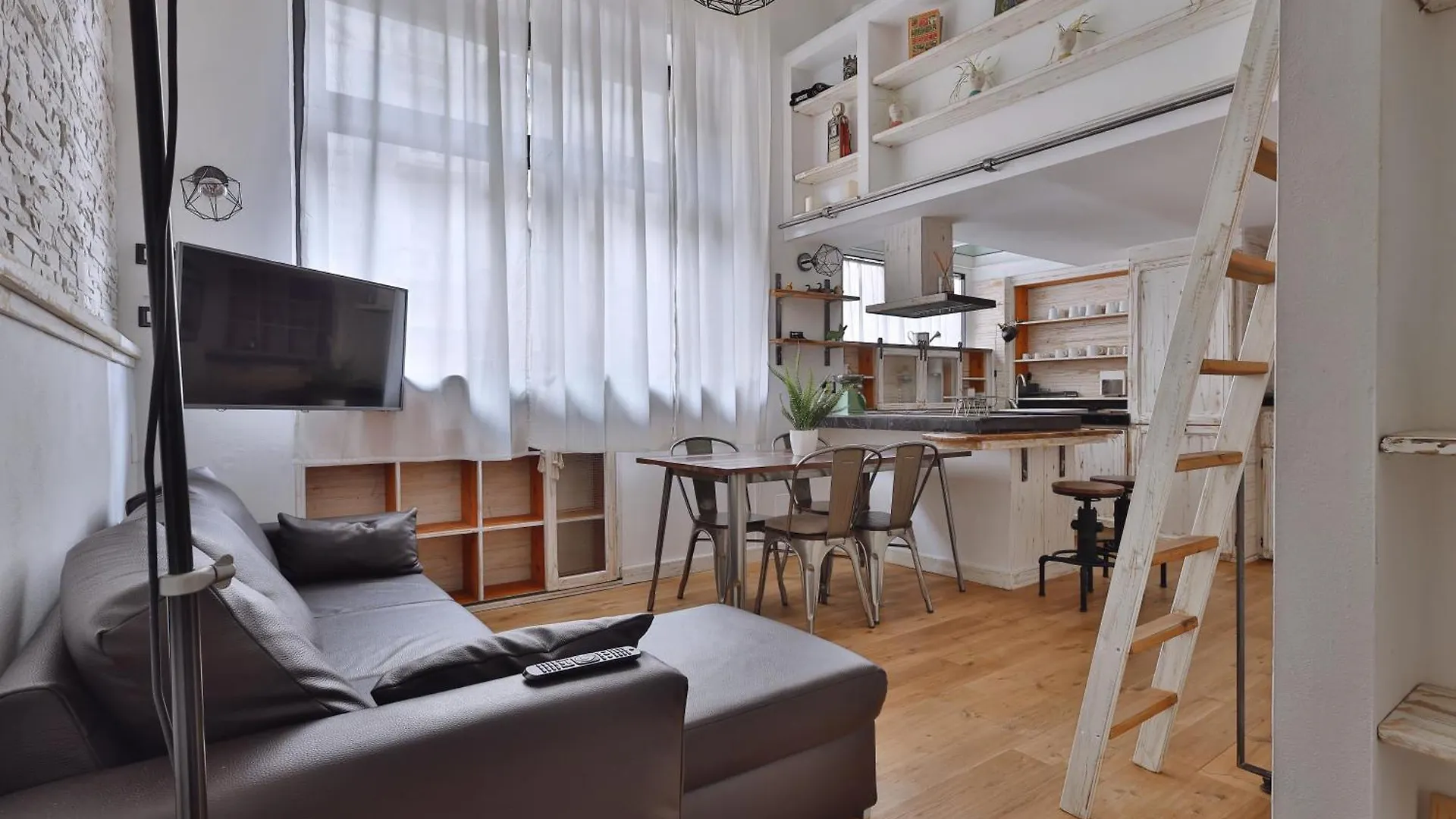 Quiet House Milano In Navigli Sleeps 4 Apartment Italy